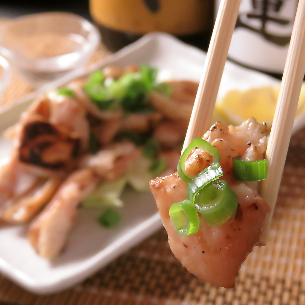 海鮮フライなど一品料理も充実。生ビールや厳選された焼酎、日本酒と共に、多彩な味を堪能ください。