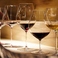ワインや日本酒に応じて様々なグラスを使用し、お酒本来の香りや味を楽しめます