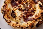 チーズが溢れ出す「イタリーフォルマッジョ」のピザ♪
