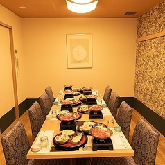 【2階】個室テーブル席（～4名様×5卓）お席を合わせて22名様まで収容可能です。