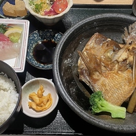 特製タレを使った荒炊きは人気のメニューです。