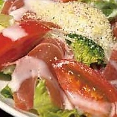 生ハム温玉のシーザーサラダ