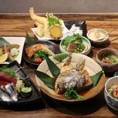 各種ご宴会に最適な飲み放題付きコースは5,000円(税込)~ご用意。魚屋直営だからこその新鮮な刺身、じっくり焼き上げた焼き魚、丁寧に煮込んだ煮魚など、旬の魚介を存分に味わえます。さらに、厳選された贅沢な肉料理もご用意。料理長自慢のコースをぜひご堪能ください。