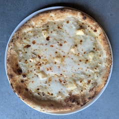 【クリーム】四種のチーズのクアトロフォルマッジピッツァ