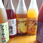 普通の梅酒に加えゆずジンジャー梅酒やラベンダーとクランベリーの梅酒など梅酒だけでも豊富な品揃え