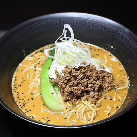 当店自慢の名物、３種の担々麺(白・黒・赤)を是非ご賞味下さい！