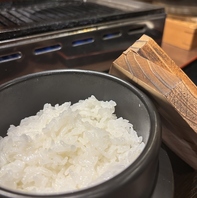 炊き立てのギンシャリ（銀シャリ）をご提供しております