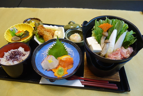 「普通の食材」を「普通に美味しく」食べ飽きの来ない味が地元に愛される秘密です。