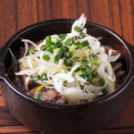 手間暇を惜しまず、店主が毎日6時間かけて丁寧に下処理をして、トロトロになるまで煮込みました！！