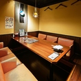 誕生日会や女子会、合コンなどにおすすめの6名様用個室です。完全個室や半個室は人気のお席となっておりますので、ご利用をお希望のお客様はお早めにご予約ください！