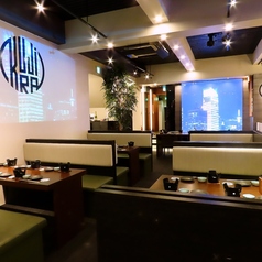 お客様のご要望に合わせてお席のレイアウト変更可。また大画面ビジョンでの放映や音響サービスなどのリクエストにもお応え致します。