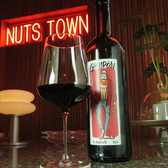 ドラマや映画のワンシーンのような店内。貸切は店舗までご相談ください。