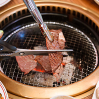 炭火焼肉　遠赤外線で旨味を凝縮！厳選肉を香ばしく堪能