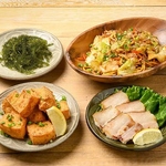 定番の沖縄料理もしっかりございます♪海ぶどうや島豆腐のぐるくん唐揚げなど絶品メニューがたくさん