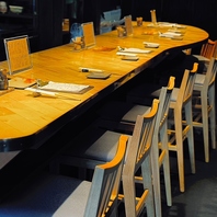 おひとり様もゆったりカウンター