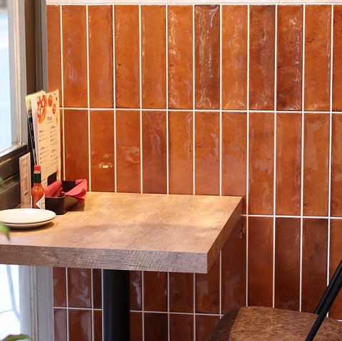 Pizza & Wine ESOLA G\ ܃v[UX