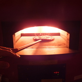 絶品のピッツァを焼き上げるピザ窯です。