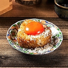 焼きおにぎり卵黄削りチーズ
