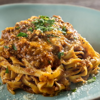 人気メニューを堪能できる豊富なランチメニューを用意★