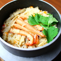 その日の気分やお好みに合わせて選べる釜飯をご用意！