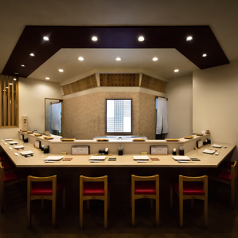 富田町で嗜む本格炭火焼鳥。