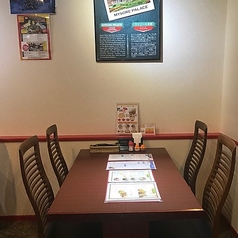 落ち着いた雰囲気のテーブル席は、女子会やビジネスランチにも最適です◎