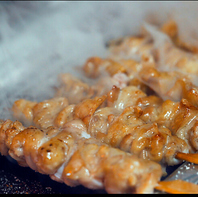 火力と煙を操る焼師にお任せ◎炭火で仕上げる極上の焼鳥