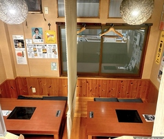 【1F】ゆったり足を伸ばせる掘りごたつ席。2名~4名様OK。頼みたいメニューが決まっていれば電話時、もしくは予約時の備考欄に記載OK♪