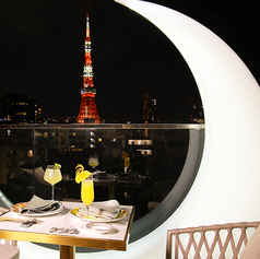 テラス席ございます。東京タワーが一望でき、素敵な月のオブジェと撮影等もできます。