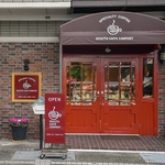 阿波富田駅出口より徒歩約18分の場所にある当店♪海外の飲食店を連想させるレンガ調の外観が目印です