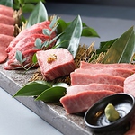 牛・豚・鶏と様々なお肉をご用意しております。是非お好みの料理を見つけてみてはいかがでしょうか。