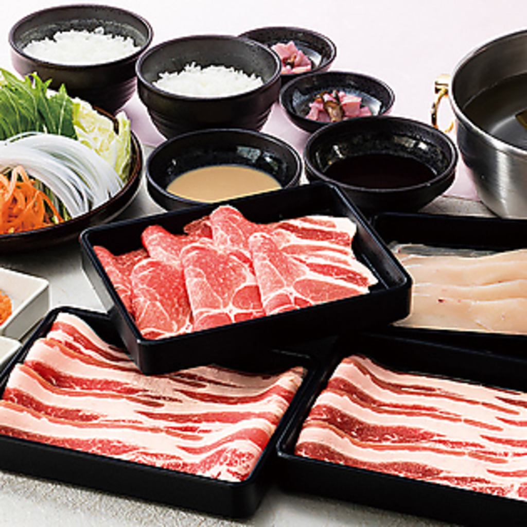 どん亭自慢のお肉をしゃぶしゃぶやすき焼きで！食べ放題コースでお腹いっぱいご堪能ください♪