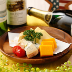 ボリューム満点！自慢の肉バル料理の数々をご提供！