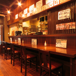 店主とも会話も楽しめるカウンター席！お一人様、お友達、会社の同僚との気軽な飲みにピッタリです。