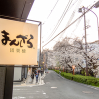桜の時期は店内からお花見気分♪