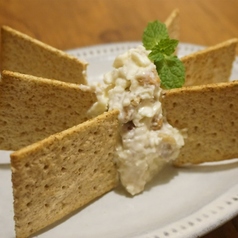 クリームチーズとナッツのカナッペ