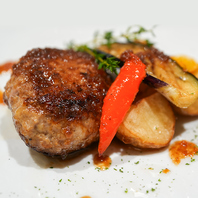 主役級の絶品肉料理が多数♪ワインとの相性◎