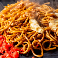 注文ごとに茹で上げる開化楼麺の極上鉄板焼そば