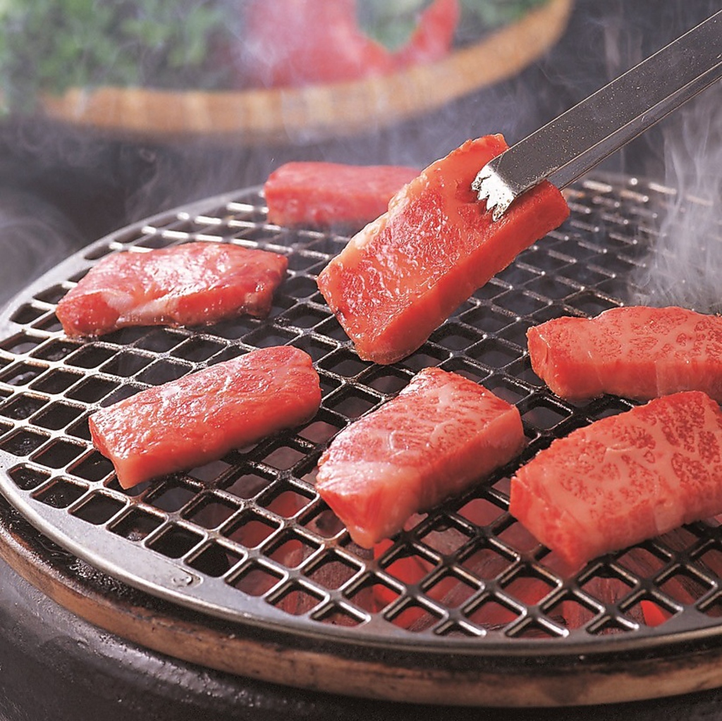 お肉はすべて手切り！美味しいお肉を心ゆくまで。