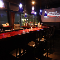 ゆったりくつろげるカウンターございます