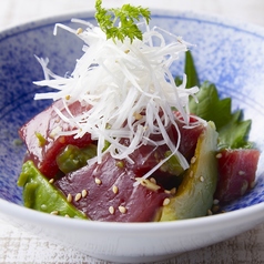 九州産本マグロとアボカドの山葵和え