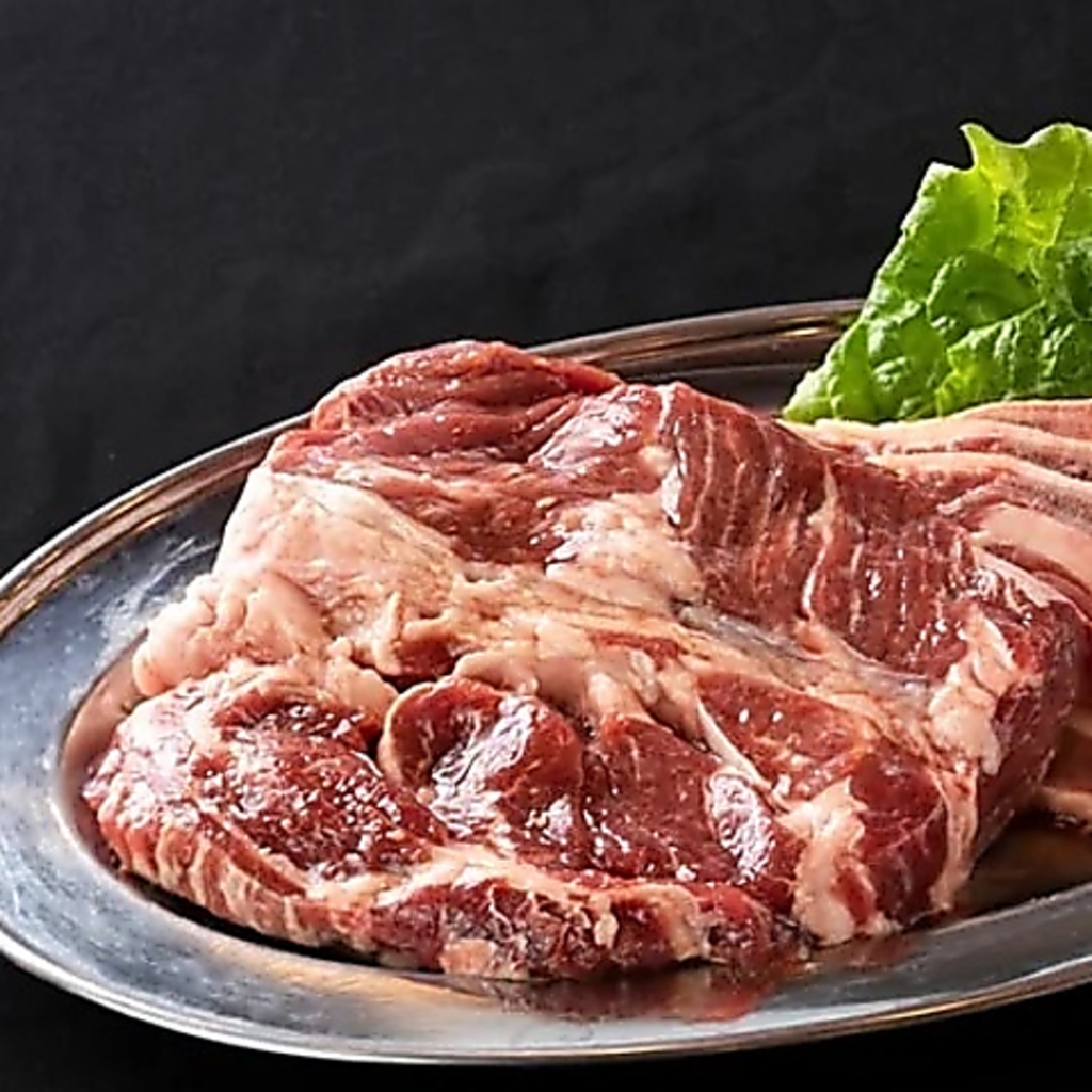 定番のカルビ、タンをはじめお子様に人気のポテトフライやデザート類も！量も質も妥協しません！