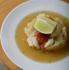 ズワイガニと新玉ねぎのセビーチェ