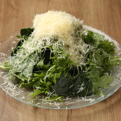 春菊と大和寒熟ほうれん草のパルミジャーノサラダ