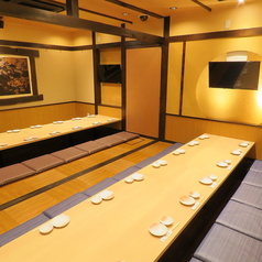 お座敷個室を二間つなげての20名様～28名様席での大宴会もおまかせください。