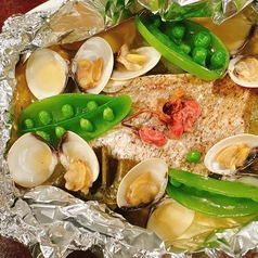 真鯛と春野菜の桜蒸し