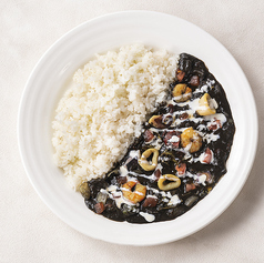 【ランチ】選べるメインディッシュ:イカ墨シーフードカレー