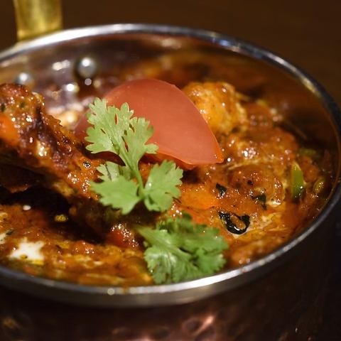 ドイツの有名店にいたインド人シェフが日本向けにアレンジ。絶品インド料理を堪能。