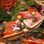 季節ものまで厳しい目利きで選び抜いた鮮魚を取り揃えております。