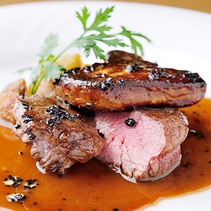 牛ミスジ肉とフォアグラのソテー　ロッシーニ風　トリュフソース（予約限定）
